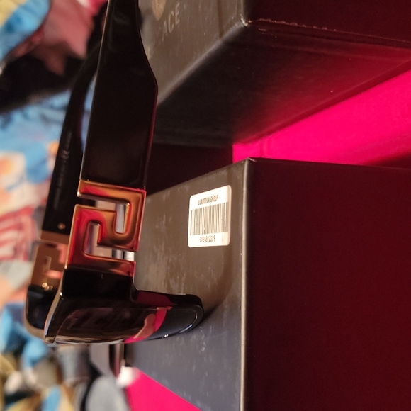 New Versace Sunglasses - Picture 3 of 3